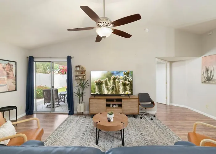 Modern Near Westgate Community Pool Access Holiday home