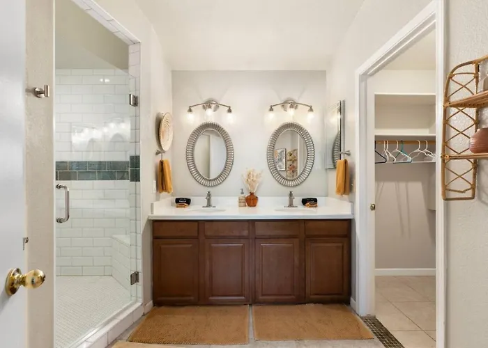 Modern Near Westgate Community Pool Access Holiday home Peoria