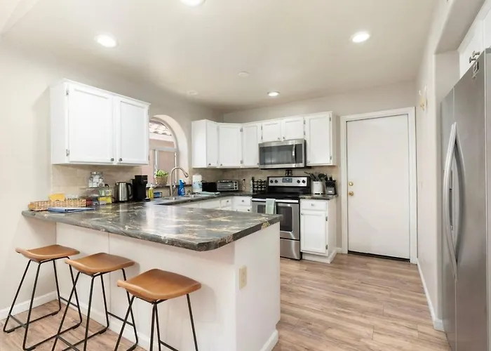 Modern Near Westgate Community Pool Access Holiday home Peoria