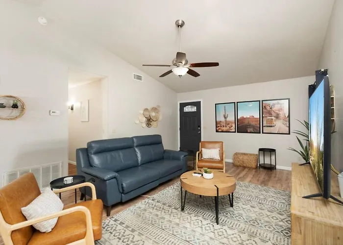 Modern Near Westgate Community Pool Access Holiday home