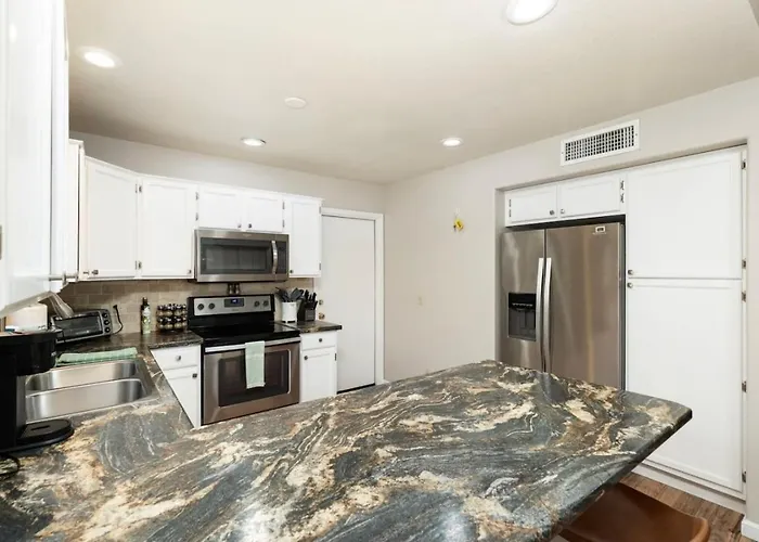 Modern Near Westgate Community Pool Access Holiday home *