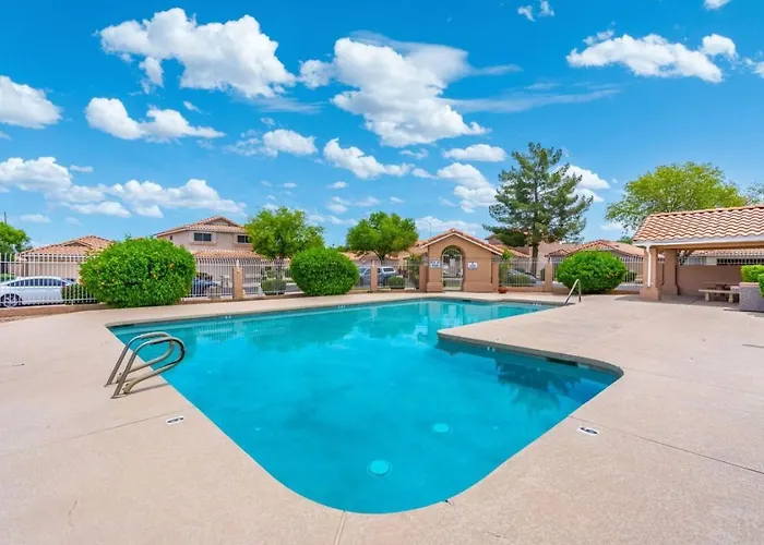 Modern Near Westgate Community Pool Access *