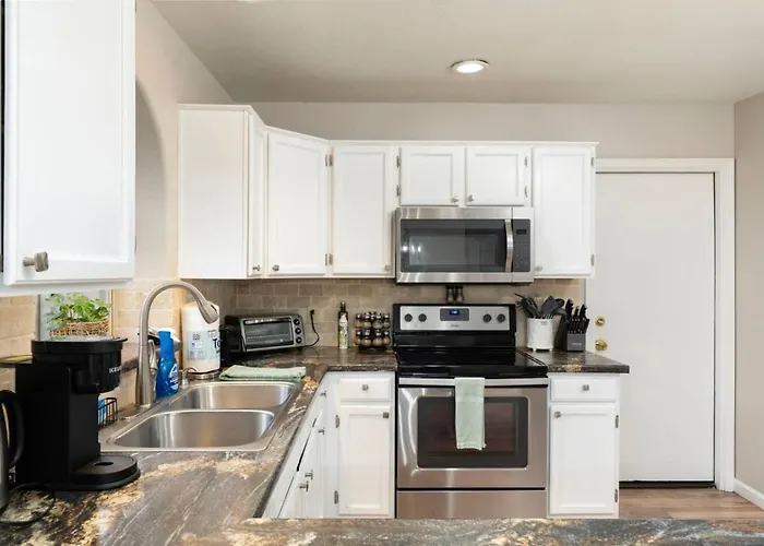 Modern Near Westgate Community Pool Access * Peoria