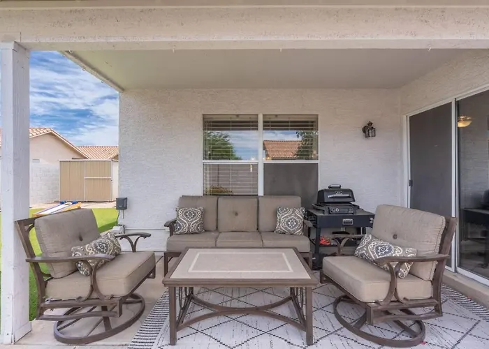 Modern Near Westgate Community Pool Access