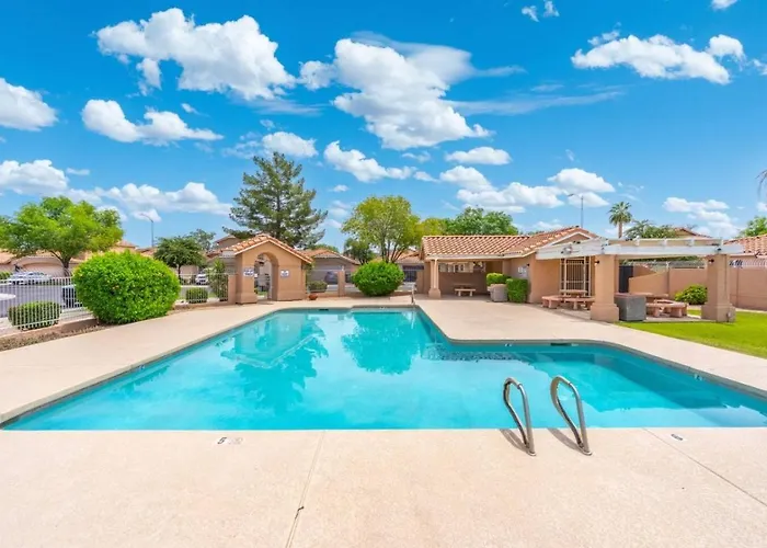 Modern Near Westgate Community Pool Access Holiday home *