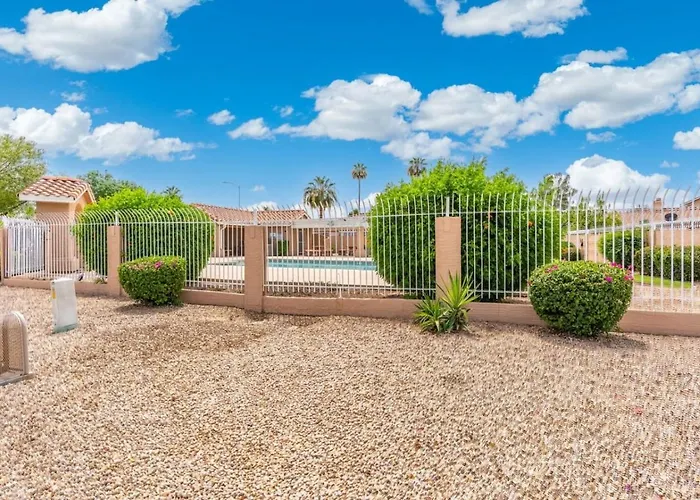 Modern Near Westgate Community Pool Access Holiday home Peoria