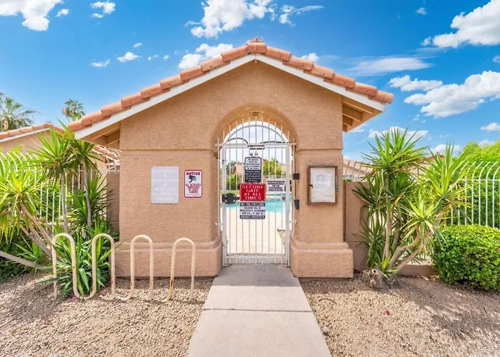 Modern Near Westgate Community Pool Access Holiday home
